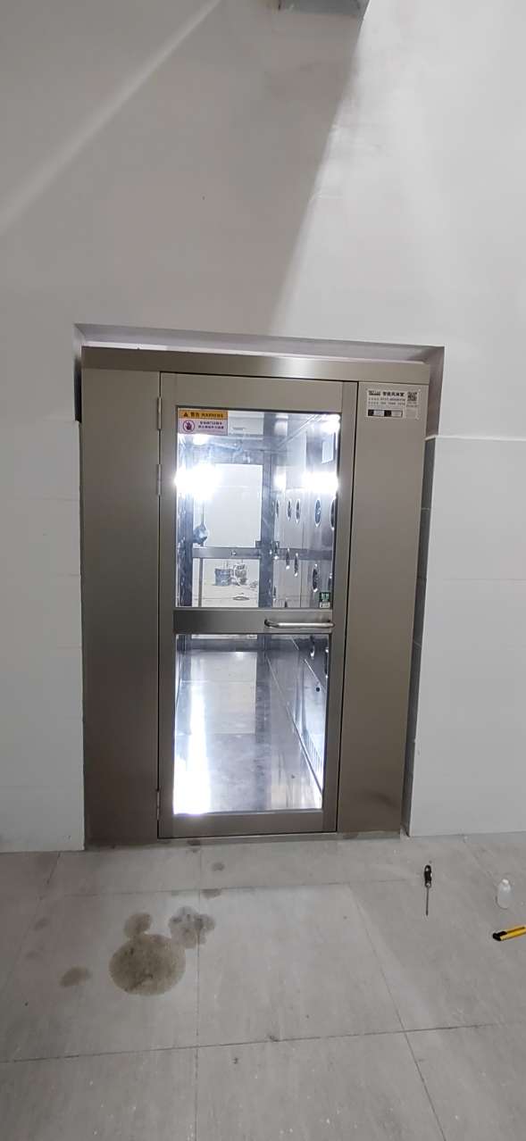 山東國(guó)風(fēng)空調(diào)工程有限公司風(fēng)淋室安裝